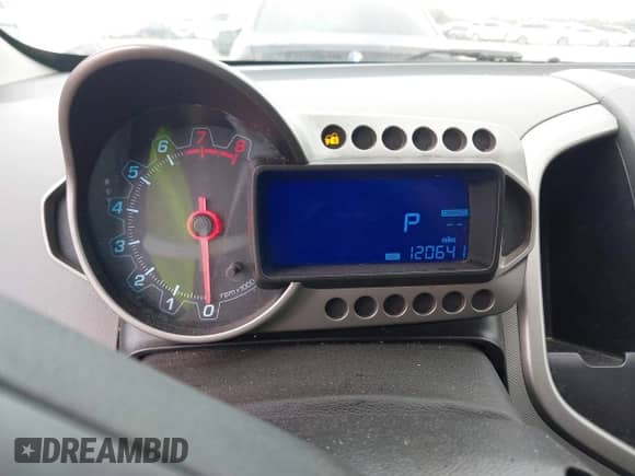 2016 Chevrolet Sonic LT z VIN 1G1JC5SH3G4170585, wystawiony jako IAAI lot #43558825 z przebiegiem 120 641 mil mil oraz . Historia ofert i sprzedaży dostępna na DreamBid. Obrazek 7.