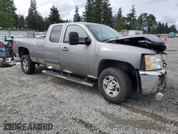 2007 Chevrolet Silverado 2500HD LTZ z VIN 1GCHK29617E602323, wystawiony jako Copart lot #57608705 z przebiegiem 194 719 mil mil oraz Szkoda całkowita • Salvage title. Historia ofert i sprzedaży dostępna na DreamBid. Obrazek 4.