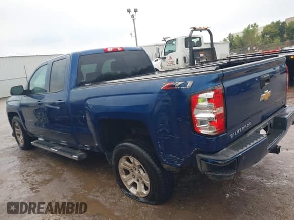 ✅ 2018 Chevrolet Silverado 1500 LT • VIN: 1GCVKREC4JZ123532 • Lot: 43401125. Listed on IAAI with 132,170 mi. Free auction sales archive from the USA and detailed vehicle history report at DreamBid. Image 15.
