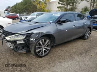 ✅ 2019 Nissan Maxima SV • VIN: 1N4AA6AV8KC364687 • Lot: 87193795. Wystawiony na Copart z przebiegiem 113 568 mil. Bezpłatny archiwum sprzedaży aukcyjnych z USA i szczegółowy raport historii pojazdu na DreamBid. Zdjęcie 1.