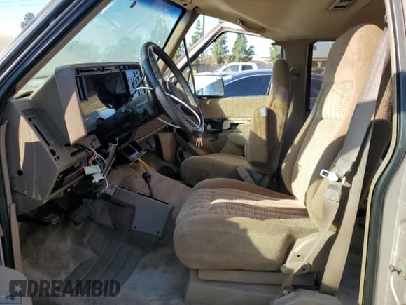 ✅ 1993 GMC Suburban • VIN: 1GKGK26NXPJ711771 • Lot: 85515174. Listed on Copart with 63,064 mi. Free auction sales archive from the USA and detailed vehicle history report at DreamBid. Image 7.