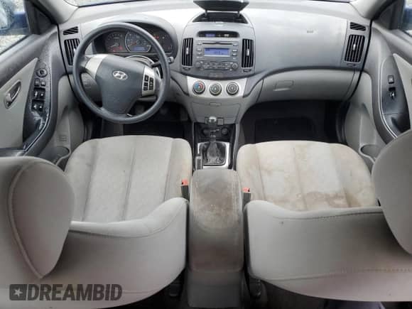 2010 Hyundai Elantra GLS z VIN KMHDU4ADXAU934185, wystawiony jako Copart lot #71699224 z przebiegiem 224 739 mil mil oraz Szkoda całkowita • Salvage title. Historia ofert i sprzedaży dostępna na DreamBid. Obrazek 8.