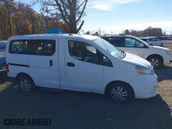 ✅ 2014 Nissan NV200 • VIN: 3N8CM0JT4EK690432 • Lot: 43721808. Listed on IAAI with 217,642 mi. Free auction sales archive from the USA and detailed vehicle history report at DreamBid. Image 13.