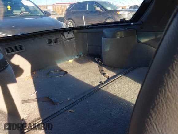 ✅ 1987 Mazda RX-7 • VIN: JM1FC3316H0515751 • Lot: 43821116. Wystawiony na IAAI z przebiegiem 92 708 mil. Bezpłatny archiwum sprzedaży aukcyjnych z USA i szczegółowy raport historii pojazdu na DreamBid. Zdjęcie 8.