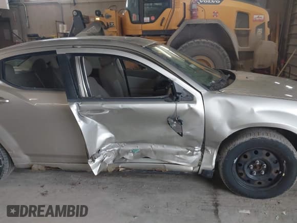 ✅ 2009 Dodge Avenger SE • VIN: 1B3LC46B09N526151 • Lot: 41888715. Wystawiony na IAAI z przebiegiem 230 566 mil. Bezpłatny archiwum sprzedaży aukcyjnych z USA i szczegółowy raport historii pojazdu na DreamBid. Zdjęcie 6.