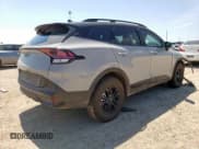 ✅ 2025 Kia Sportage X-Pro • VIN: 5XYK7CDF9SG282169 • Лот: 60831125. Опубликован ранее на Copart с пробегом 4 420 миль. Бесплатный доступ к архиву аукционных продаж из США и подробный отчёт об истории автомобиля на DreamBid. Изображение 3.