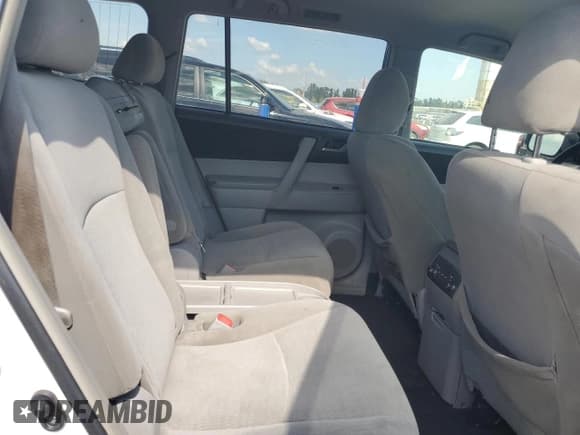 ✅ 2013 Toyota Highlander SE • VIN: 5TDZK3EH5DS103015 • Лот: 81876345. Опубликован ранее на Copart с пробегом 173 139 миль. Бесплатный доступ к архиву аукционных продаж из США и подробный отчёт об истории автомобиля на DreamBid. Изображение 11.