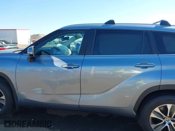 ✅ 2023 Toyota Highlander L • VIN: 5TDKDRBH8PS524248 • Lot: 43288698. Listed on IAAI with 32,363 mi. Free auction sales archive from the USA and detailed vehicle history report at DreamBid. Image 15.