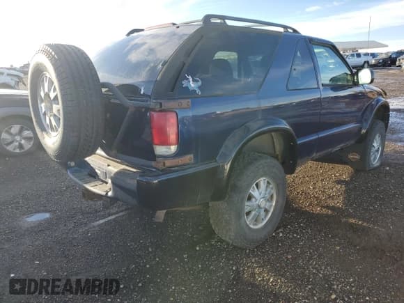 ✅ 2003 GMC Jimmy • VIN: 1GKCT18X13K112296 • Лот: 46479275. Опубликован ранее на Copart с пробегом Не указан. Бесплатный доступ к архиву аукционных продаж из США и подробный отчёт об истории автомобиля на DreamBid. Изображение 4.