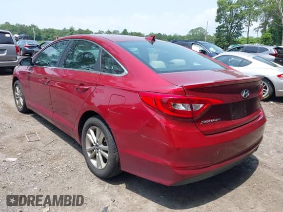 2016 Hyundai Sonata 2.4L z VIN 5NPE24AF0GH395112, wystawiony jako IAAI lot #42568193 z przebiegiem 103 612 mil mil oraz . Historia ofert i sprzedaży dostępna na DreamBid. Obrazek 3.