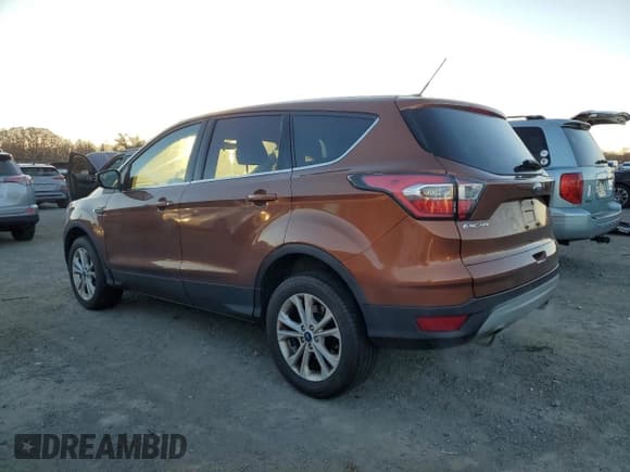 ✅ 2017 Ford Escape SE • VIN: 1FMCU9GD3HUA97743 • Lot: 93343405. Wystawiony na Copart z przebiegiem 206 324 mil. Bezpłatny archiwum sprzedaży aukcyjnych z USA i szczegółowy raport historii pojazdu na DreamBid. Zdjęcie 2.