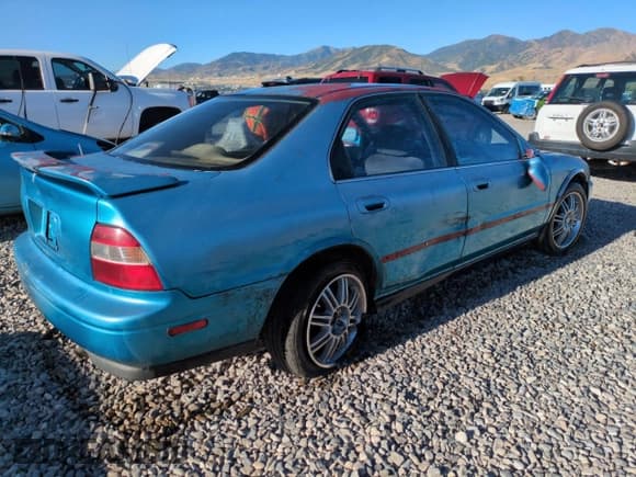 ✅ 1994 Honda Accord LX • VIN: JHMCD5634RC066139 • Lot: 69303775. Wystawiony na Copart z przebiegiem 316 956 mil. Bezpłatny archiwum sprzedaży aukcyjnych z USA i szczegółowy raport historii pojazdu na DreamBid. Zdjęcie 3.