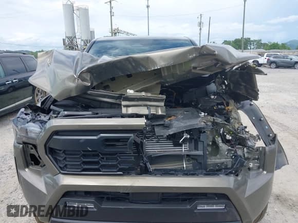 ✅ 2025 Toyota Tacoma SR • VIN: 3TMLB5JN8SM108333 • Лот: 42528079. Опубликован ранее на IAAI с пробегом 3 596 миль. Бесплатный доступ к архиву аукционных продаж из США и подробный отчёт об истории автомобиля на DreamBid. Изображение 12.