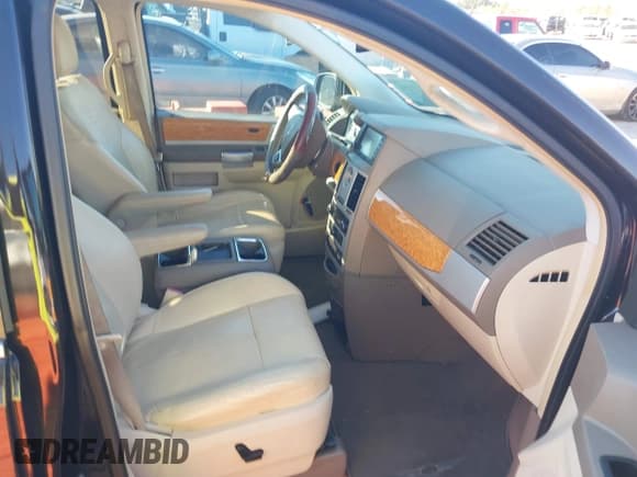 ✅ 2010 Chrysler Town & Country Limited • VIN: 2A4RR7DX9AR365954 • Lot: 43593551. Wystawiony na IAAI z przebiegiem 147 783 mil. Bezpłatny archiwum sprzedaży aukcyjnych z USA i szczegółowy raport historii pojazdu na DreamBid. Zdjęcie 5.