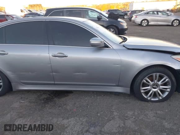 ✅ 2013 Hyundai Genesis 3.8L • VIN: KMHGC4DD3DU230457 • Lot: 43635050. Listed on IAAI with 206,000 mi. Free auction sales archive from the USA and detailed vehicle history report at DreamBid. Image 17.