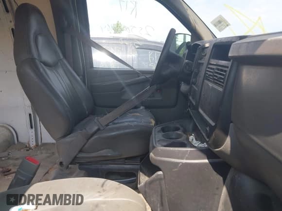 ✅ 2005 Chevrolet Express Cargo • VIN: 1GCGG25V051154199 • Лот: 42832510. Опубликован ранее на IAAI с пробегом Не указан. Бесплатный доступ к архиву аукционных продаж из США и подробный отчёт об истории автомобиля на DreamBid. Изображение 5.