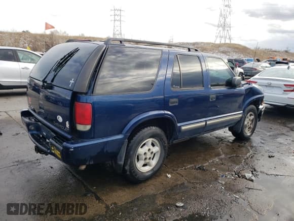 ✅ 2001 Chevrolet Blazer LT • VIN: 1GNDT13W112219853 • Lot: 36826534. Wystawiony na Copart z przebiegiem 207 085 mil. Bezpłatny archiwum sprzedaży aukcyjnych z USA i szczegółowy raport historii pojazdu na DreamBid. Zdjęcie 3.