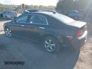 2012 Chevrolet Malibu 2LT z VIN 1G1ZD5E0XCF210830, wystawiony jako IAAI lot #43433034 z przebiegiem 176 359 mil mil oraz . Historia ofert i sprzedaży dostępna na DreamBid. Obrazek 3.