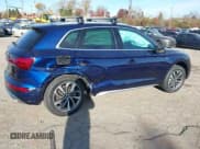 ✅ 2024 Audi Q5 S line Premium Plus • VIN: WA1EAAFY3R2004965 • Lot: 43700978. Wystawiony na IAAI z przebiegiem 7 776 mil. Bezpłatny archiwum sprzedaży aukcyjnych z USA i szczegółowy raport historii pojazdu na DreamBid. Zdjęcie 4.