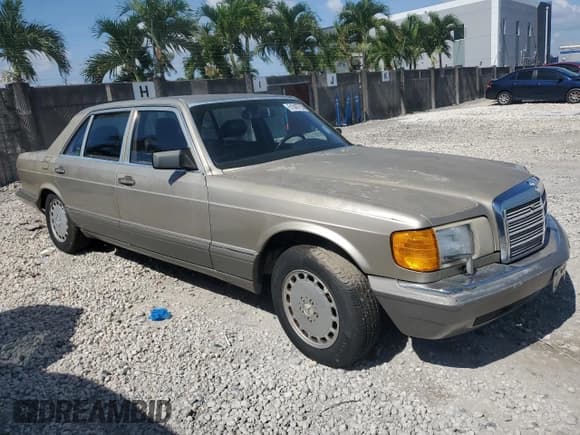✅ 1988 Mercedes-Benz 560 • VIN: WDBCA39D4JA389043 • Lot: 61840755. Wystawiony na Copart z przebiegiem 94 327 mil. Bezpłatny archiwum sprzedaży aukcyjnych z USA i szczegółowy raport historii pojazdu na DreamBid. Zdjęcie 4.