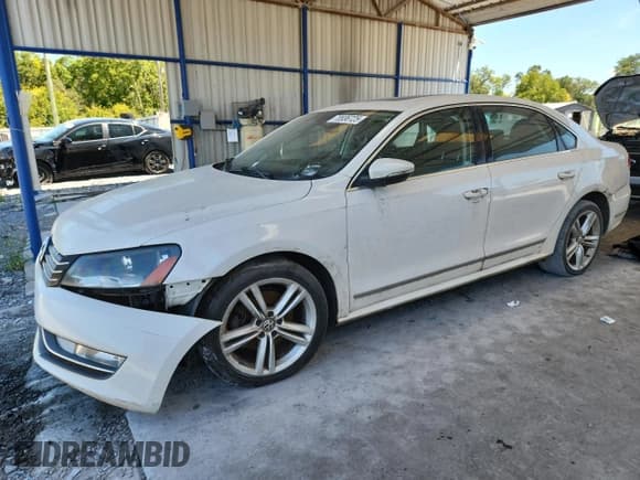 ✅ 2012 Volkswagen Passat SEL Premium • VIN: 1VWCN7A33CC012112 • Лот: 70836725. Опубликован ранее на Copart с пробегом Не указан. Бесплатный доступ к архиву аукционных продаж из США и подробный отчёт об истории автомобиля на DreamBid. Изображение 1.