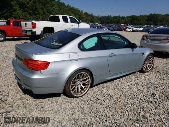 ✅ 2011 BMW M3 • VIN: WBSKG9C53BE797102 • Лот: 68184415. Опубликован ранее на Copart с пробегом Не указан. Бесплатный доступ к архиву аукционных продаж из США и подробный отчёт об истории автомобиля на DreamBid. Изображение 3.