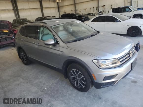 ✅ 2020 Volkswagen Tiguan SE • VIN: 3VV2B7AX8LM080447 • Lot: 90936075. Wystawiony na Copart z przebiegiem 52 977 mil. Bezpłatny archiwum sprzedaży aukcyjnych z USA i szczegółowy raport historii pojazdu na DreamBid. Zdjęcie 4.