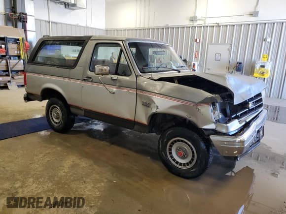 ✅ 1987 Ford Bronco • VIN: 1FMDU15Y1HLA18796 • Lot: 46362585. Listed on Copart with 44,356 mi. Free auction sales archive from the USA and detailed vehicle history report at DreamBid. Image 4.
