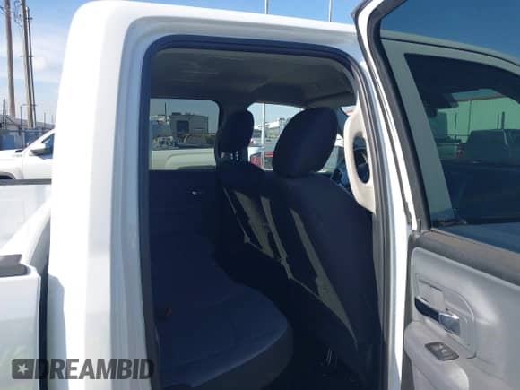 2024 Ram 1500 SLT z VIN 1C6RR7GG0RS156623, wystawiony jako IAAI lot #42702884 z przebiegiem 27 953 mil mil oraz . Historia ofert i sprzedaży dostępna na DreamBid. Obrazek 8.