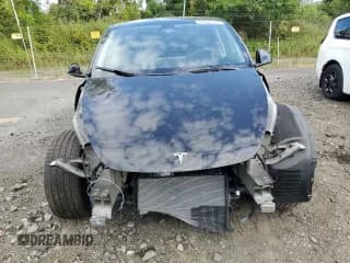 ✅ 2025 Tesla Model Y Long Range • VIN: 7SAYGDEE3SA352407 • Lot: 90881955. Listed on Copart with 525 mi. Free auction sales archive from the USA and detailed vehicle history report at DreamBid. Image 5.