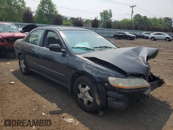 2000 Honda Accord EX с VIN 1HGCG6679YA037460, выставлен на аукционе Copart как лот 65796605 с пробегом 180 156 миль миль и На запчасти • Non repairable. История ставок и продаж доступна на DreamBid. Изображение 4.