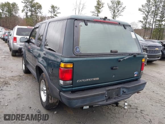 ✅ 1996 Ford Explorer Eddie Bauer • VIN: 1FMCU22X0TUD88234 • Lot: 43854865. Listed on IAAI with 247,205 mi. Free auction sales archive from the USA and detailed vehicle history report at DreamBid. Image 3.