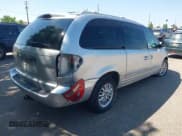 ✅ 2003 Chrysler Town & Country Limited • VIN: 2C8GP64L83R301500 • Lot: 42531444. Listed on IAAI with 152,252 mi. Free auction sales archive from the USA and detailed vehicle history report at DreamBid. Image 4.