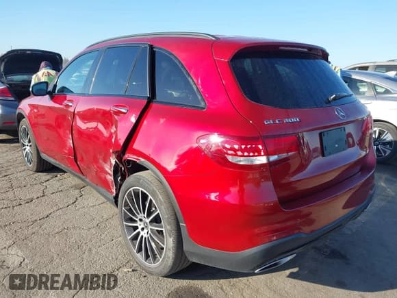 ✅ 2019 Mercedes-Benz GLC 300 • VIN: WDC0G4JB6KV121361 • Лот: 43421013. Опубликован ранее на IAAI с пробегом 28 997 миль. Бесплатный доступ к архиву аукционных продаж из США и подробный отчёт об истории автомобиля на DreamBid. Изображение 3.