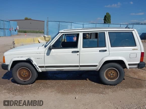 ✅ 1989 Jeep Cherokee • VIN: 1J4FJ78L0KL484309 • Lot: 42721121. Wystawiony na IAAI z przebiegiem 237 801 mil. Bezpłatny archiwum sprzedaży aukcyjnych z USA i szczegółowy raport historii pojazdu na DreamBid. Zdjęcie 15.