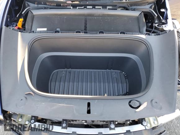 ✅ 2026 Tesla Model Y Long Range • VIN: 7SAYGDED5TF424140 • Lot: 84655355. Listed on Copart with 6 mi. Free auction sales archive from the USA and detailed vehicle history report at DreamBid. Image 11.