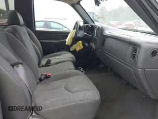 2004 Chevrolet Silverado 1500 Work Truck z VIN 1GCEC14X44Z161124, wystawiony jako IAAI lot #43372008 z przebiegiem 111 618 mil mil oraz . Historia ofert i sprzedaży dostępna na DreamBid. Obrazek 5.