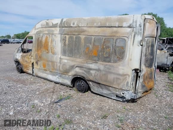 ✅ 2022 Ford Transit Cargo • VIN: 1FTBW3U86NKA51247 • Lot: 42323464. Listed on IAAI with Not provided. Free auction sales archive from the USA and detailed vehicle history report at DreamBid. Image 3.