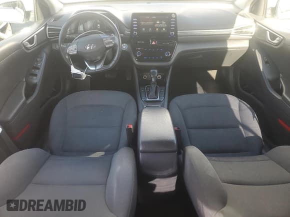 ✅ 2020 Hyundai Ioniq SE • VIN: KMHC75LC6LU194618 • Lot: 84593305. Wystawiony na Copart z przebiegiem 99 117 mil. Bezpłatny archiwum sprzedaży aukcyjnych z USA i szczegółowy raport historii pojazdu na DreamBid. Zdjęcie 8.