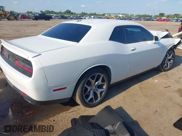 ✅ 2016 Dodge Challenger SXT Plus • VIN: 2C3CDZAG0GH326263 • Lot: 42862492. Wystawiony na IAAI z przebiegiem 151 505 mil. Bezpłatny archiwum sprzedaży aukcyjnych z USA i szczegółowy raport historii pojazdu na DreamBid. Zdjęcie 4.