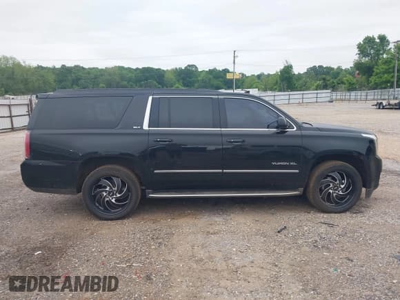 ✅ 2015 GMC Yukon XL SLT • VIN: 1GKS1HKC7FR645636 • Lot: 42093086. Wystawiony na IAAI z przebiegiem 206 189 mil. Bezpłatny archiwum sprzedaży aukcyjnych z USA i szczegółowy raport historii pojazdu na DreamBid. Zdjęcie 14.