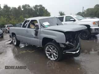 2005 Chevrolet Silverado 1500 LS z VIN 2GCEC19T751136086, wystawiony jako IAAI lot #43235133 z przebiegiem Nie podano mil oraz . Historia ofert i sprzedaży dostępna na DreamBid. Obrazek 1.