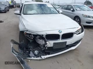 ✅ 2018 BMW 3 Series 320i • VIN: WBA8E1G54JNU91136 • Lot: 43126790. Wystawiony na IAAI z przebiegiem 73 763 mil. Bezpłatny archiwum sprzedaży aukcyjnych z USA i szczegółowy raport historii pojazdu na DreamBid. Zdjęcie 6.