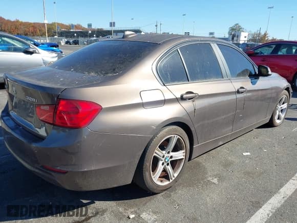 ✅ 2013 BMW 3 Series 328i xDrive • VIN: WBA3B5C55DF594855 • Lot: 43538178. Listed on IAAI with 146,765 mi. Free auction sales archive from the USA and detailed vehicle history report at DreamBid. Image 4.