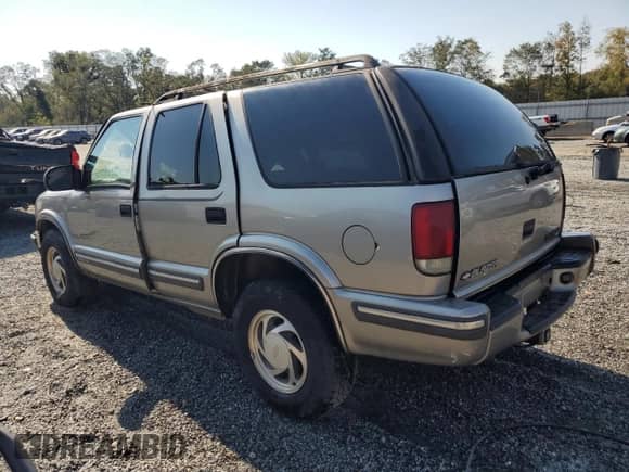 1999 Chevrolet Blazer LS z VIN 1GNDT13W9X2230494, wystawiony jako Copart lot #76086224 z przebiegiem Nie podano mil oraz Nie do naprawy • Non repairable. Historia ofert i sprzedaży dostępna na DreamBid. Obrazek 2.