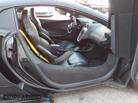 ✅ 2019 McLaren 570S • VIN: SBM13FAA2KW006203 • Lot: 42173587. Wystawiony na IAAI z przebiegiem 26 689 mil. Bezpłatny archiwum sprzedaży aukcyjnych z USA i szczegółowy raport historii pojazdu na DreamBid. Zdjęcie 5.