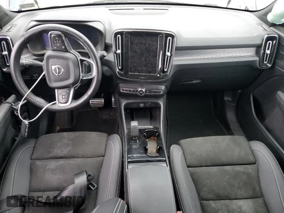 ✅ 2022 Volvo XC40 Twin Ultimate • VIN: YV4ED3UBXN2749811 • Lot: 72419784. Listed on Copart with Not provided. Free auction sales archive from the USA and detailed vehicle history report at DreamBid. Image 8.