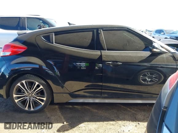 ✅ 2017 Hyundai Veloster Turbo • VIN: KMHTC6AE8HU314478 • Lot: 43567013. Wystawiony na IAAI z przebiegiem 115 504 mil. Bezpłatny archiwum sprzedaży aukcyjnych z USA i szczegółowy raport historii pojazdu na DreamBid. Zdjęcie 13.