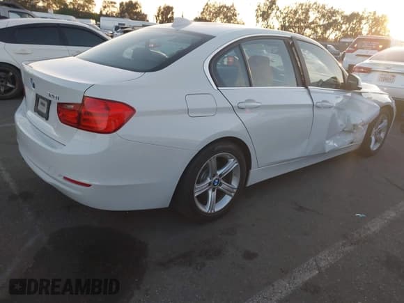 ✅ 2015 BMW 3 Series 328i • VIN: WBA3C1C53FP116520 • Lot: 43629194. Listed on IAAI with 33,867 mi. Free auction sales archive from the USA and detailed vehicle history report at DreamBid. Image 4.