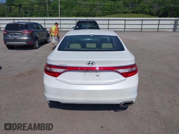 ✅ 2015 Hyundai Azera • VIN: KMHFG4JG3FA447672 • Лот: 42474930. Опубликован ранее на IAAI с пробегом 125 425 миль. Бесплатный доступ к архиву аукционных продаж из США и подробный отчёт об истории автомобиля на DreamBid. Изображение 16.